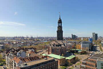 Hamburg Michel, Hauptkirche St. Michaelis, Ludwig-Erhard-Straße, Blick Richtung Reeperbahn und Hafen