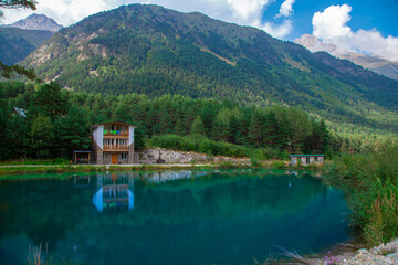 Fototapeta premium lake house with reflection good day