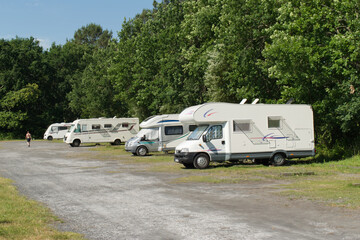 Vivez votre d&eacute;confinement en toute s&eacute;curit&eacute; sur une aire de repos dans votre camping car pour vos vacances ou votre s&eacute;jour en France dans votre int&eacute;rieur s&eacute;curis&eacute; et aseptis&eacute; &agrave; l'abri du coronavirus