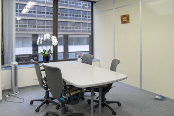 オフィスの会議室のイメージ