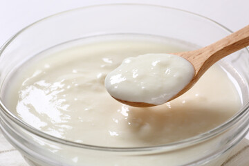 ヨーグルトをすくう