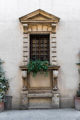 Fototapeta na wymiar window, architectural detail of a building of the century XV
