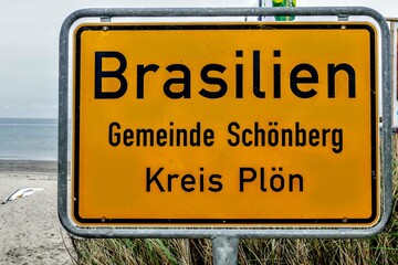 Ortseingangsschild 'Brasilien', Kieler F&ouml;rde.