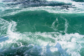鳴門海峡の渦潮