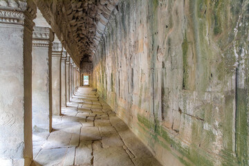 Fototapeta premium inside the tunnel Bayon temple, Angkor Wat complex, Siem Reap, Cambodia.