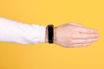 Black smart fintess band on hand.