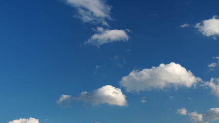 爽やかな青空と白い雲