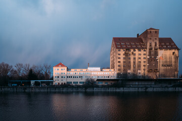 Obraz premium Old industrial building