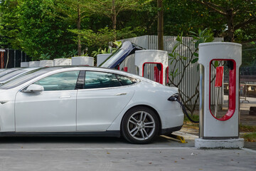 New energy vehicle charging station