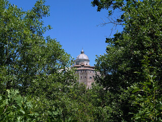 chiesa di san tolomeo a nepi, vista dal basso