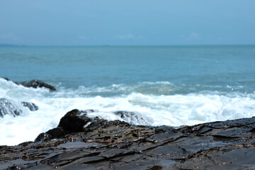 Fototapeta na wymiar Wave crashing on the rocky reef