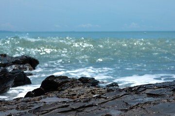 Fototapeta na wymiar Wave crashing on the rocky reef