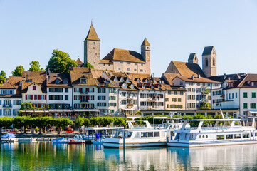 Rapperswil, Zürichsee, Schloss, Seeufer, Hafen, Altstadt, Altstadthäuser, Schlossberg, St. Johann, Kirche, Fischmarktplatz, Seerundfahrt, Rapperswil-Jona, Seedamm, Holzbrücke,  Somer, Schweiz