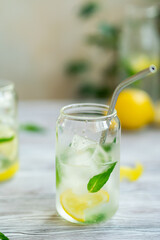 lemonade with lemon and mint