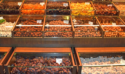 
Surtido de frutos secos en el mercado de la Boquería, Barcelona España