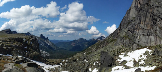 Obraz premium Russia. The South of the Krasnoyarsk territory, Western Sayan. Natural mountain Park Ergaki (translated from the Turkic 