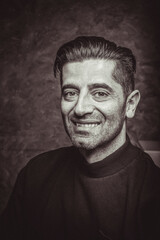 Retrato hombre en blanco y negro