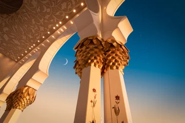 Rucksack Abu Dhabi Sheikh Zayed Grand Mosque pillar detail at night. © Nancy Pauwels