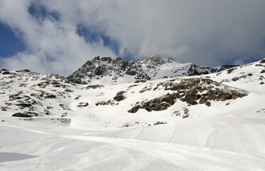 Spring alp scenery from Molltal glacier