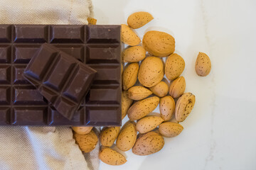 Chocolate con almendras casero