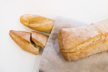 Bolsa de pan con fondo blanco