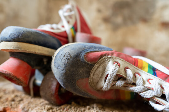 Bunte Rollschuhe aus alten Zeiten.