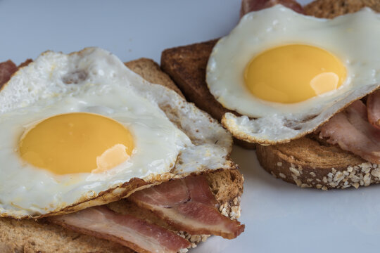 pan huevos y tocineta 