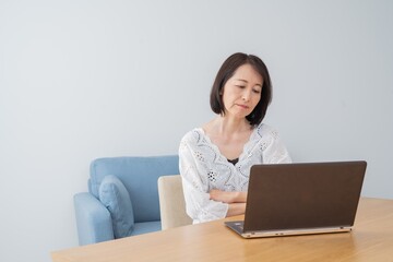 ミドル　シニア女性　ポートレート