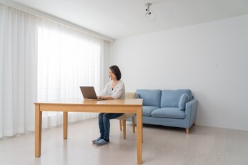 ミドル　シニア女性　ポートレート