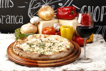 pizza  italiana com vinho