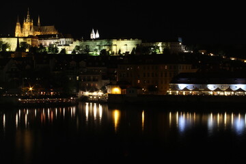 Obraz na płótnie Canvas Castle of Pague at night