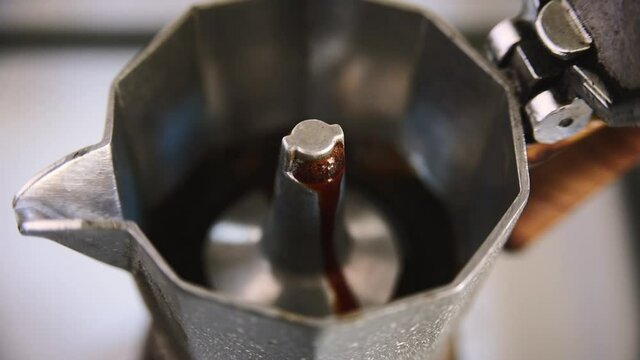 Preparing coffee with the mocha coffeepot