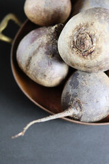 Rote Beete in einer Schale.