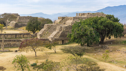 Zona Arqueologica Monte Alban en Oaxaca México - obrazy, fototapety, plakaty