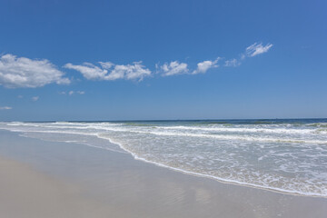 Fototapeta na wymiar Peaceful small waves coming to shore in Florida
