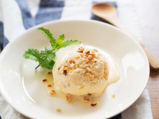 メープルナッツアイスクリーム