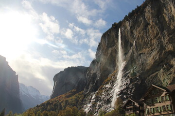 Fototapeta na wymiar Long waterfalls fall from the big rocky mountain called Staubbach Falls.