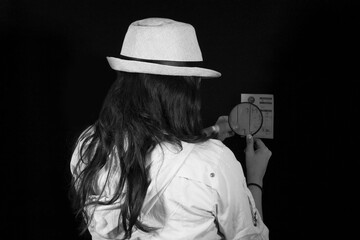 Mujer detective