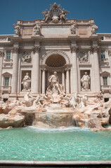 Fototapeta na wymiar The famous Trevi fountain in Rome 