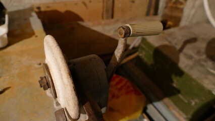 device for sharpening knives