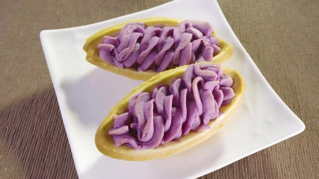 沖縄で人気の定番お土産「紅いもタルト」-A popular souvenir from Okinawa, the "red potato tart"
