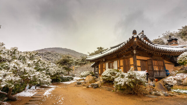 「절」の写真素材 | 9,402件の無料イラスト画像 | Adobe Stock