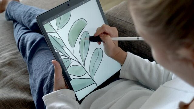 Woman drawing on the tablet