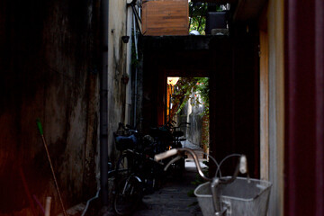 narrow alley in Hoi An