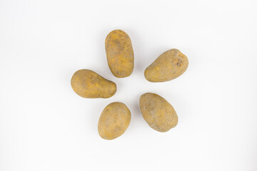 Fototapeta na wymiar Raw potato isolated on white background.
