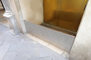 stainless steel bulkhead for the protection of the entrance of t