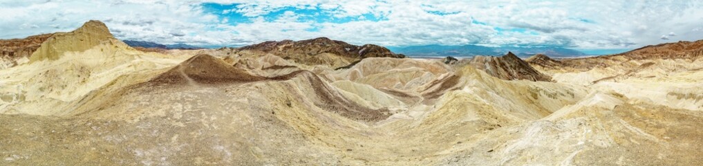 Fototapeta na wymiar hikink the golden canyon - gower gulch circuit in death valley, california, usa