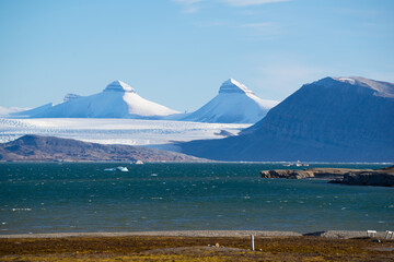 Mountains called "The three kings" close to a village called "Ny-&Aring;lesund" located at 79 degree North on Spitsbergen.
