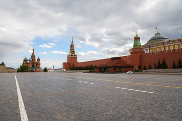 Obraz premium Red Square, Kremlin, GUM without people during quarantine Covid-19