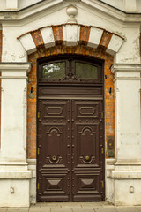 An image of an old door in Europian city